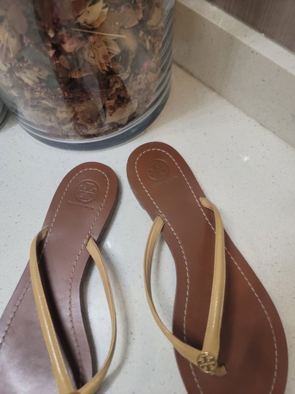 Tory Burch Women's Terra Thong Flip-Flop Sandals Sz 10 M Nude Brown - Picture 3 of 6